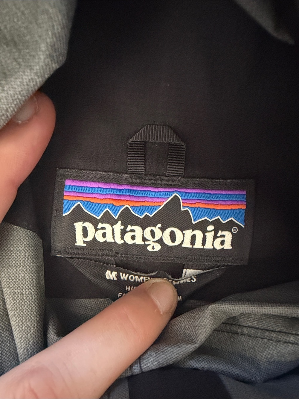Patagonia Women's Black lightweight rain jacket with tapped Gray Zippers - Picture 3 of 4